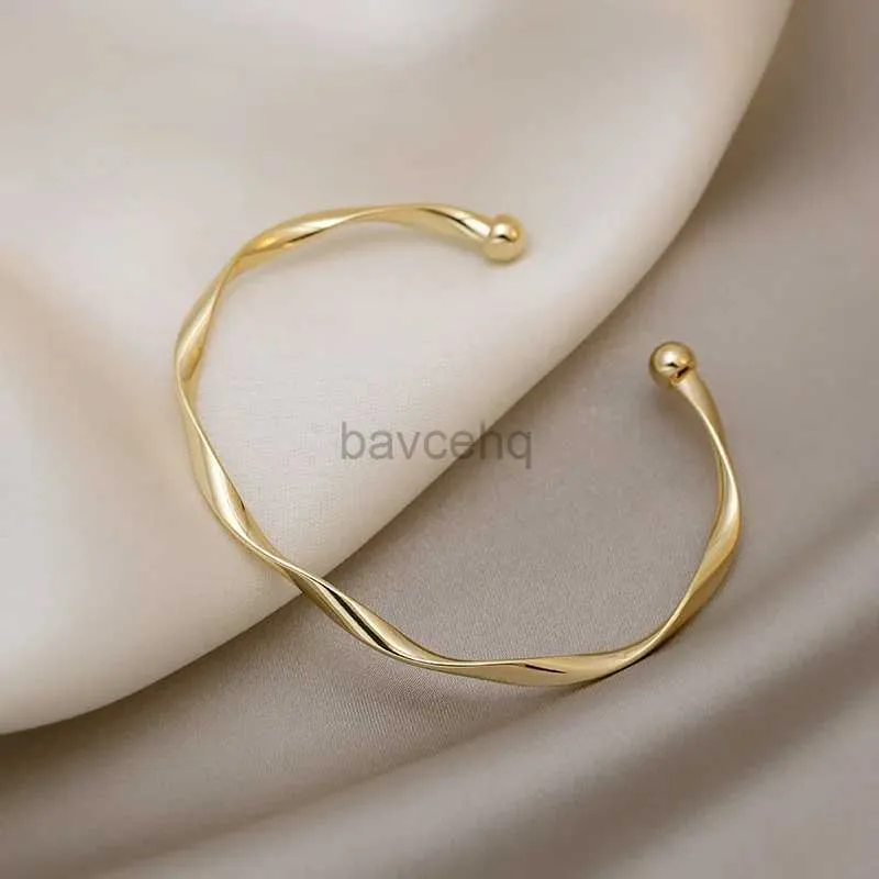 Bangle Fashion Opening Bangle Gold Color Glossy Twisted Thin Bangles For Women Female Open Minimalist Style Charm Cuff Bracelet Jewelry 240411