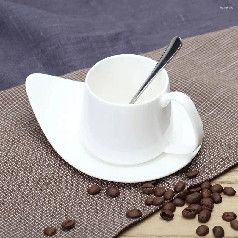 Чашки блюдцы элегантная костяная кофейная чашка изящный набор набор простых керамических фарфоровых чая дневной вечеринка домашний офис пить посуда