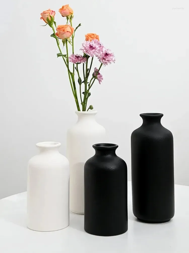 花瓶セラミック花柄の道具ミニマリスト黒と白の家のリビングルーム乾燥花の飾りノルディックスタイル