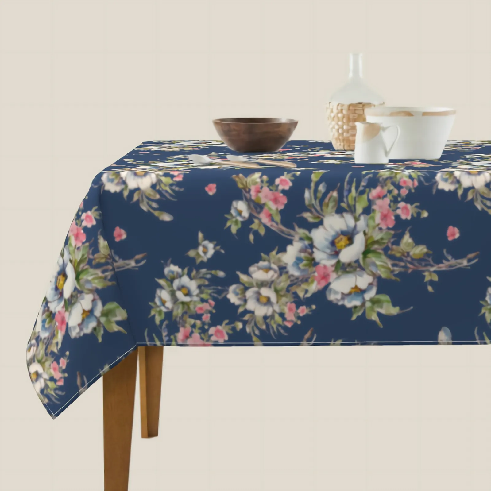 Couche de fleurs blanches table de table bleu floral