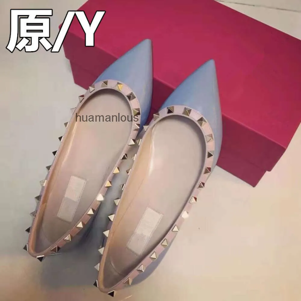 Nouveau designer talons Stud Flat Chores pompe à fond unique Valenstino Shoe Elevation Original Version Pointed Version Femmes peu profonds Rivet PSDC