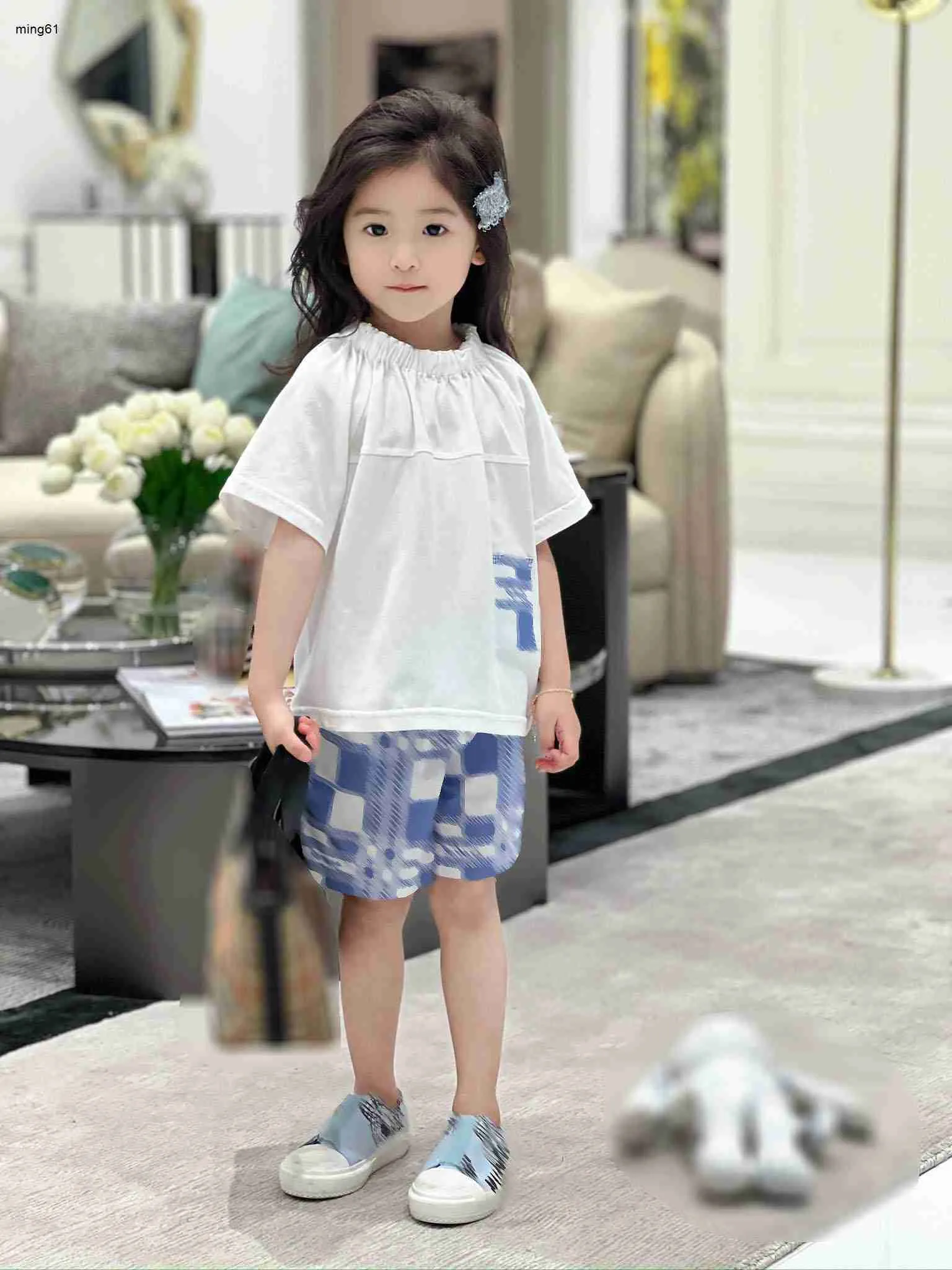 Artilhas de bebê de bebê Meninas de mangas curtas Terno infantil roupas de grife de designer de 100-150 cm camiseta e shorts de design xadrez azul e branco 24April