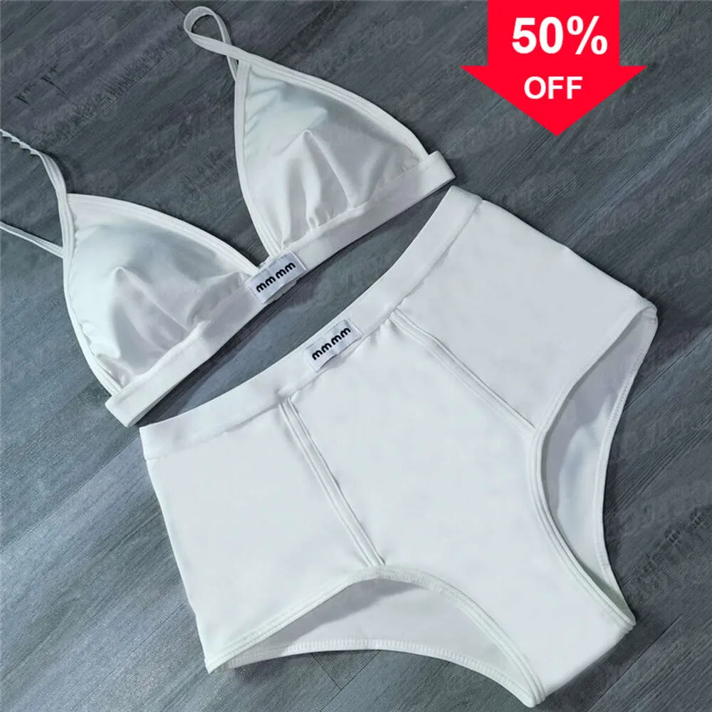 Offerte Nuove stilista di moda all'ingrosso da bagno femminile da bagno sexy bikinis da bagno lettere da bagno da bagno set di bikini diviso set di mutandine altissima set di biancheria intima.