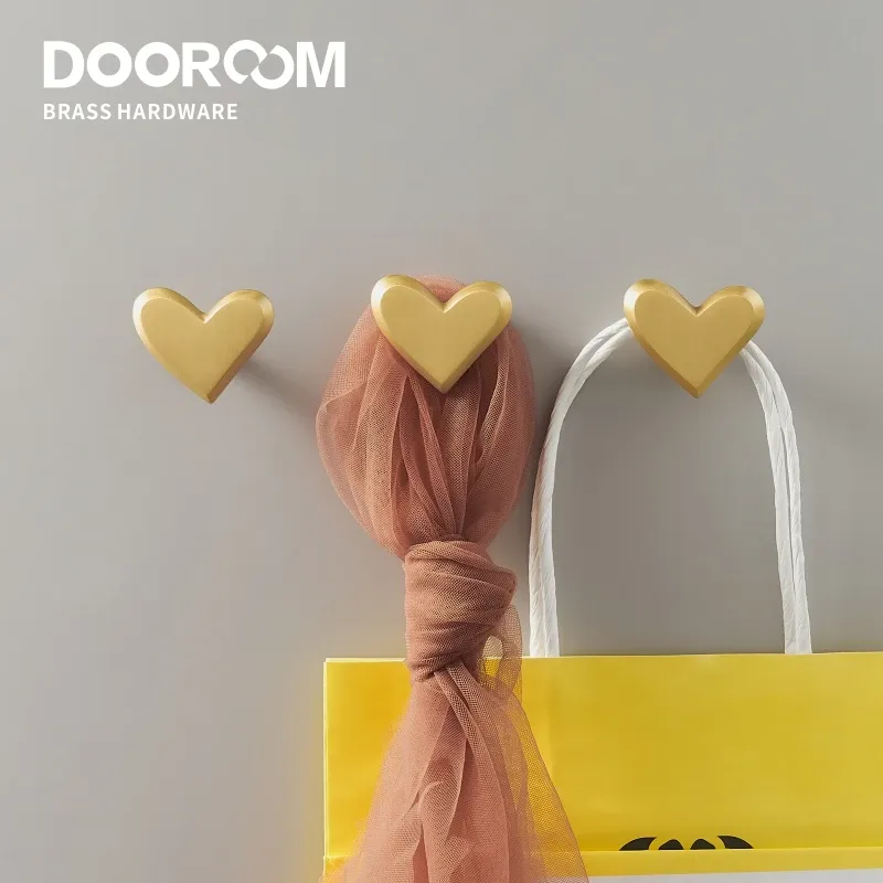 Poigres de meubles en forme de coeur en laiton à lawroom