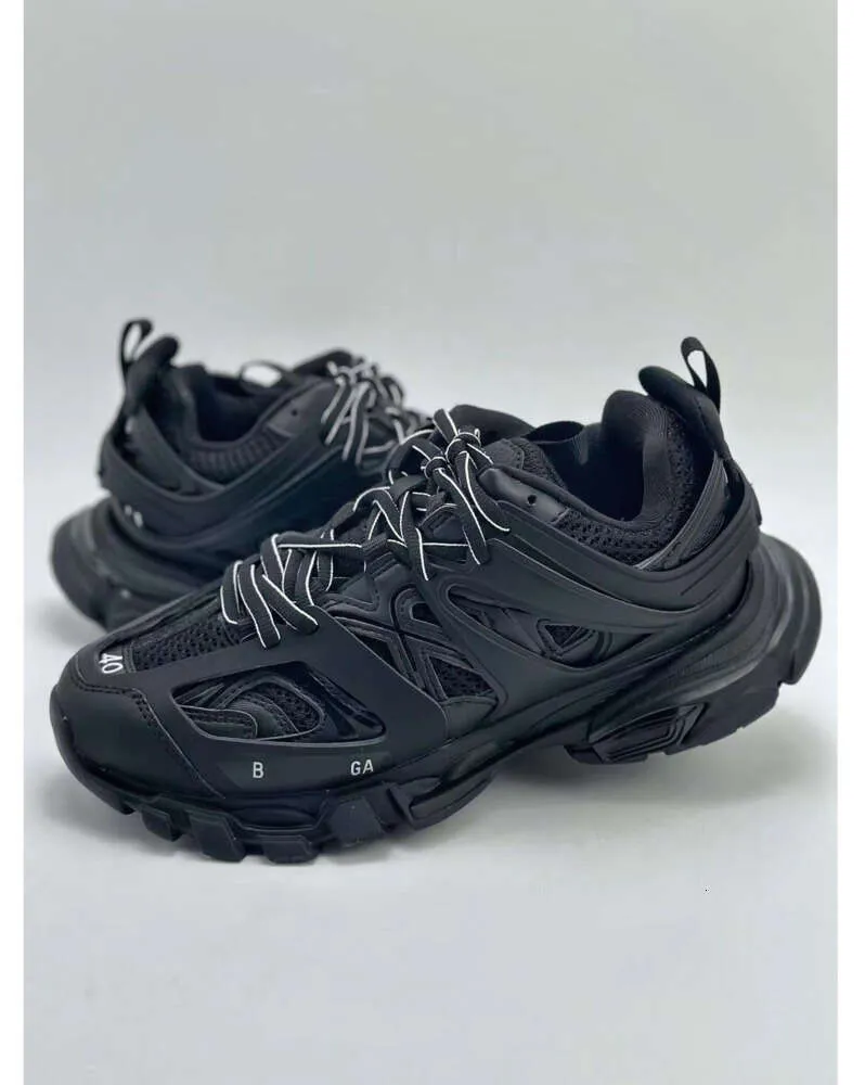 Womens Mens designer Casual Shoe Track LED Sneaker Light Grey Blue Gomma leather black pink Trainer Nylon Printed Platform comfort