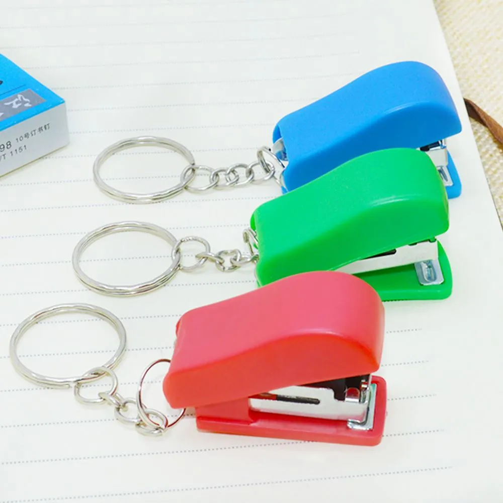 Mini agrafeuse avec la papeterie organisatrice de l'organisateur de bureau d'école de Keychain Stapler Stationnery