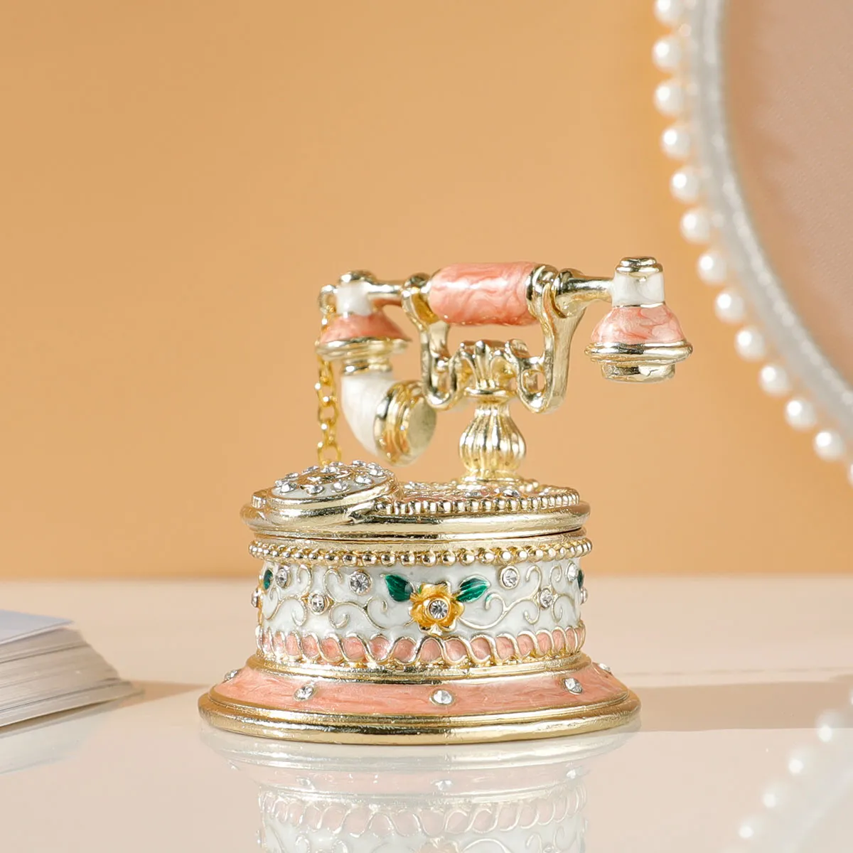 Vintage stijl telefoonvorm sieraden snuisterijbox met rijk email en sprankelende steentjes uniek cadeau voor huisdecoratie