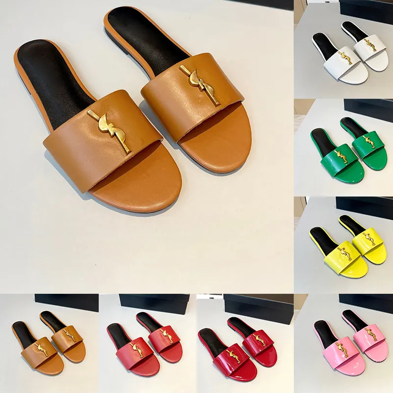 Metallic Gold Leather Slides Slippers Fashion Designer de luxo sandálias femininas 2024 saltos planos de verão Sliders Sandale Ladies Mules Beach Sapatos