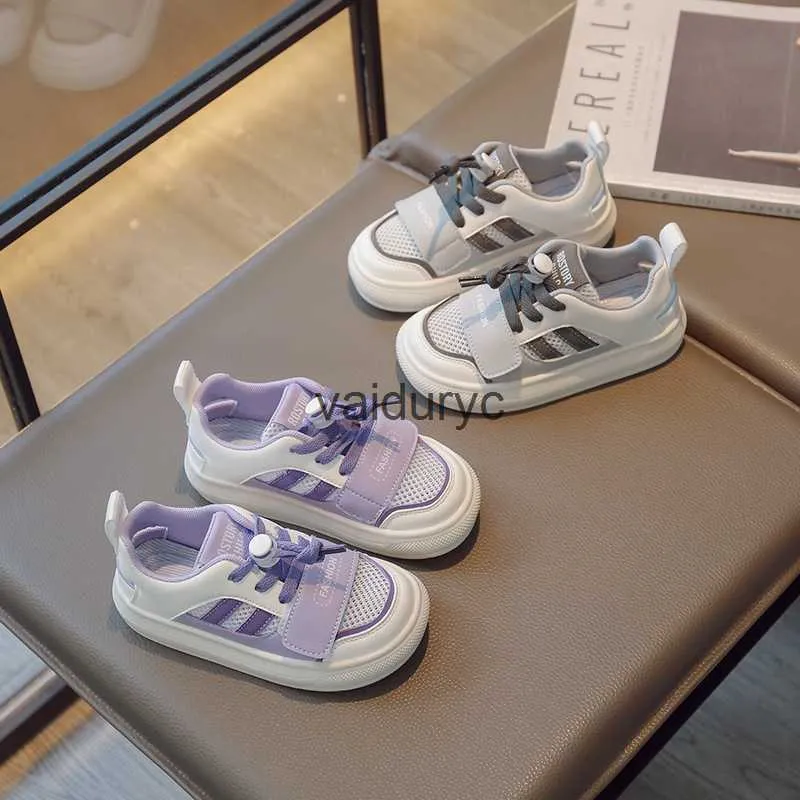 Sneakers Childrens Web Shoes 2024 Zomer nieuwe single single mesh board modieuze en lichtgewicht casual baby voor jongensmeisjes H240411