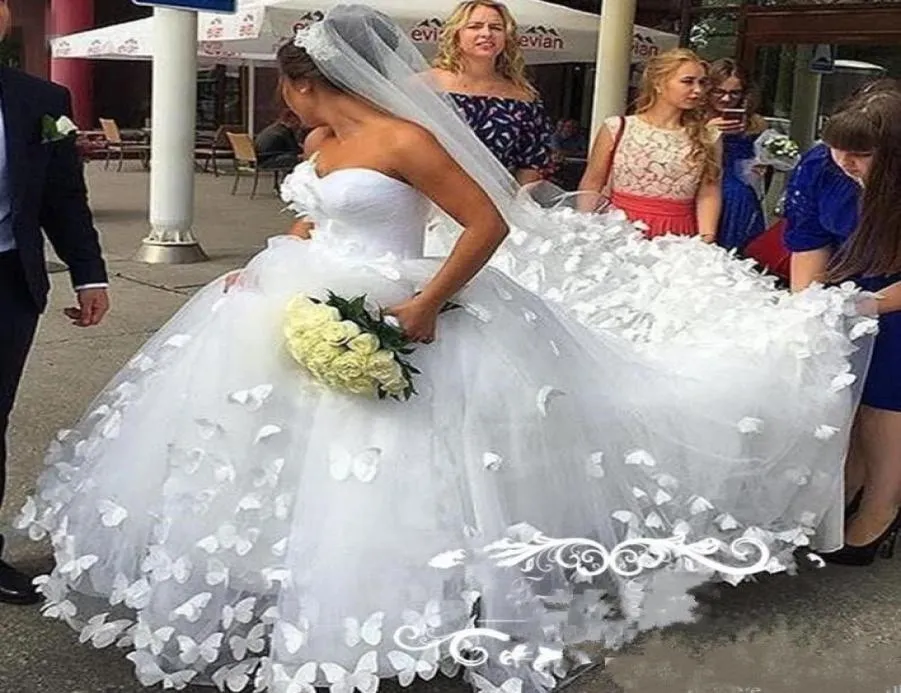 2020 Elegante Long Brides Ball Jurk Trouwjurken 3D Butterfly Princess Tule Lace Sweetheart Neck Bridal Ghowns Custom Plus Size3680971