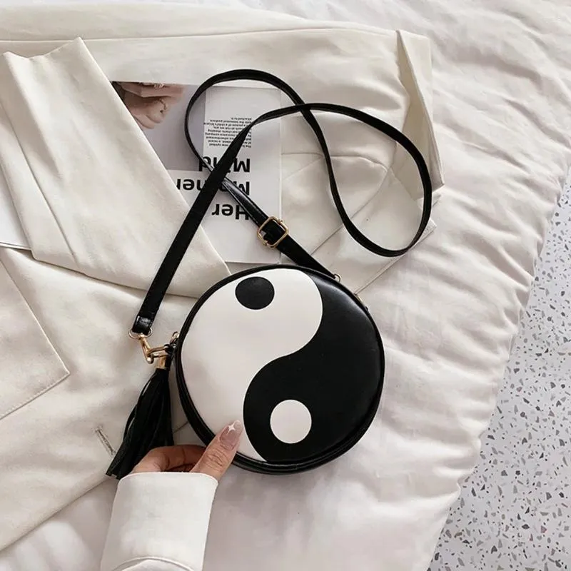 Schoudertassen damestbas trend tai chi yin yang tassel vrouwelijke handtassen pu lederen crossbody dames hit kleur mini ronde portemonnee