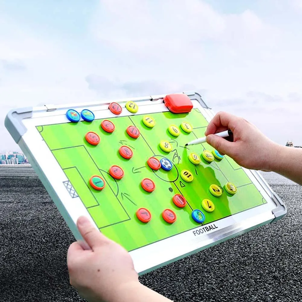 Football Tactical Board Portable Strong magnétique Clipper à tableau de bord effrayant Équipement d'entraînement de football Tactique de football Dessin de coaching