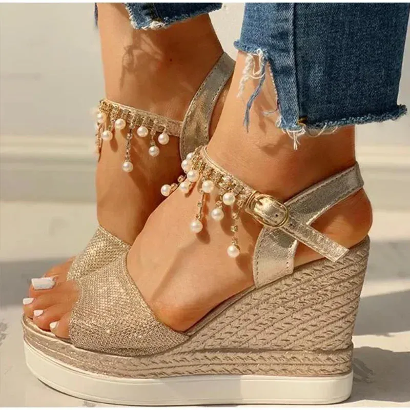 여름 여성 웨지 구슬 스터드 디테일 디테일 플랫폼 샌들 버클 스트랩 엿보기 두꺼운 바닥 캐주얼 신발 레이디스 DE