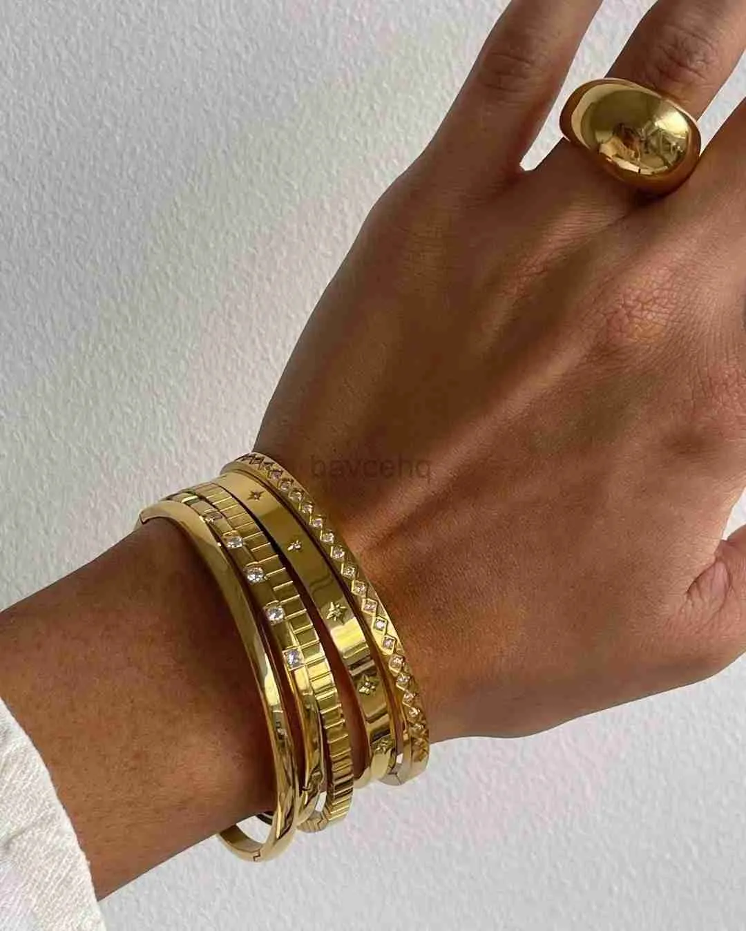 Bangle Fashion Punk Gold Color Bangles pour femmes hommes Bracelets en métal en acier inoxydable tendance accessoires de bijoux bohème cadeau en gros 240411