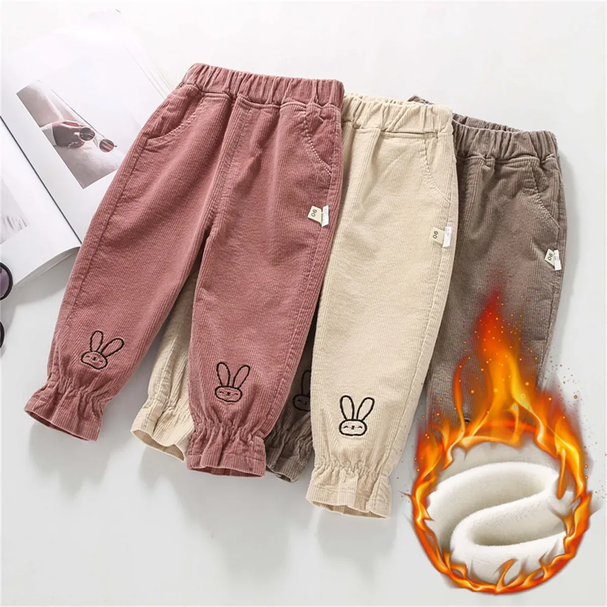 Pantaloni per bambini pantaloni da bambina inverno ricamo di coniglio caldo velluro a coste elastiche cinturini versatili pantaloni versatili