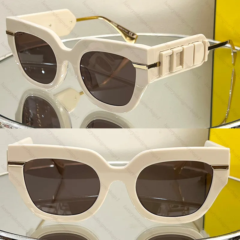 Солнцезащитные очки для кошачьих глаз.