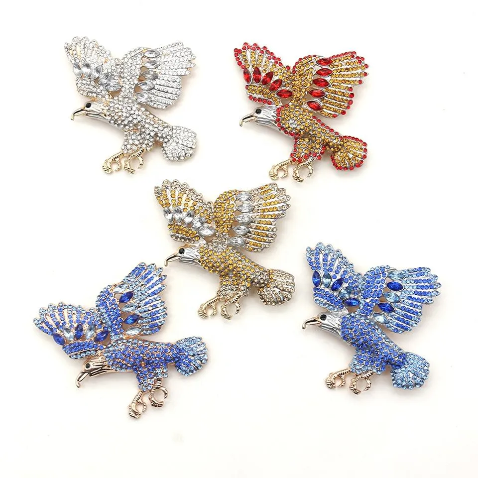 10pcs / lot homme bijoux de bijoux Eagle Pins de forme pour combinaisons Gold Tone Crystal Animal Broches Brooches
