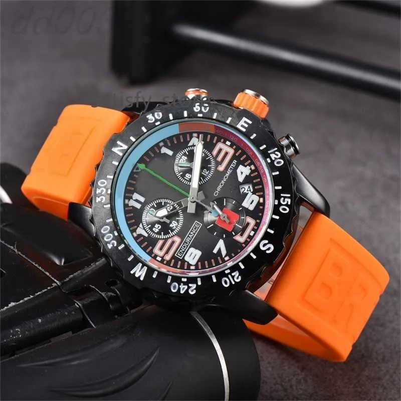 Uomini di lusso Guarda Avenger Quartz Endurance Pro Designer Watch Chronograph Montre Multiple Colours Odiante da polso in gomma Sport formale SB048