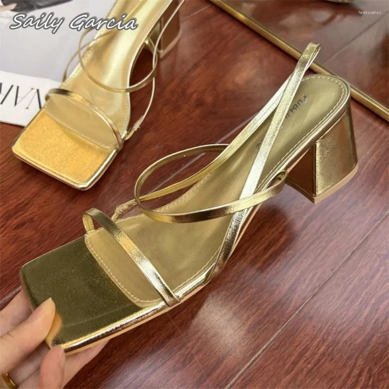 Sandals Thin Belt Combination Buckle Strap Chunky Heel 2024 Spring Classic Shallow Pumps Large Size Hollow