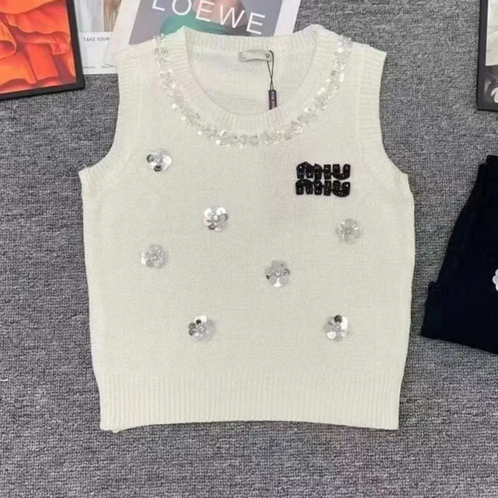 Qu Zhu Frühlings Sommer Neue schwere Industrie Dingzhu kleiner duftender gestrickter Tanktoper -Weste Prominente Leichter