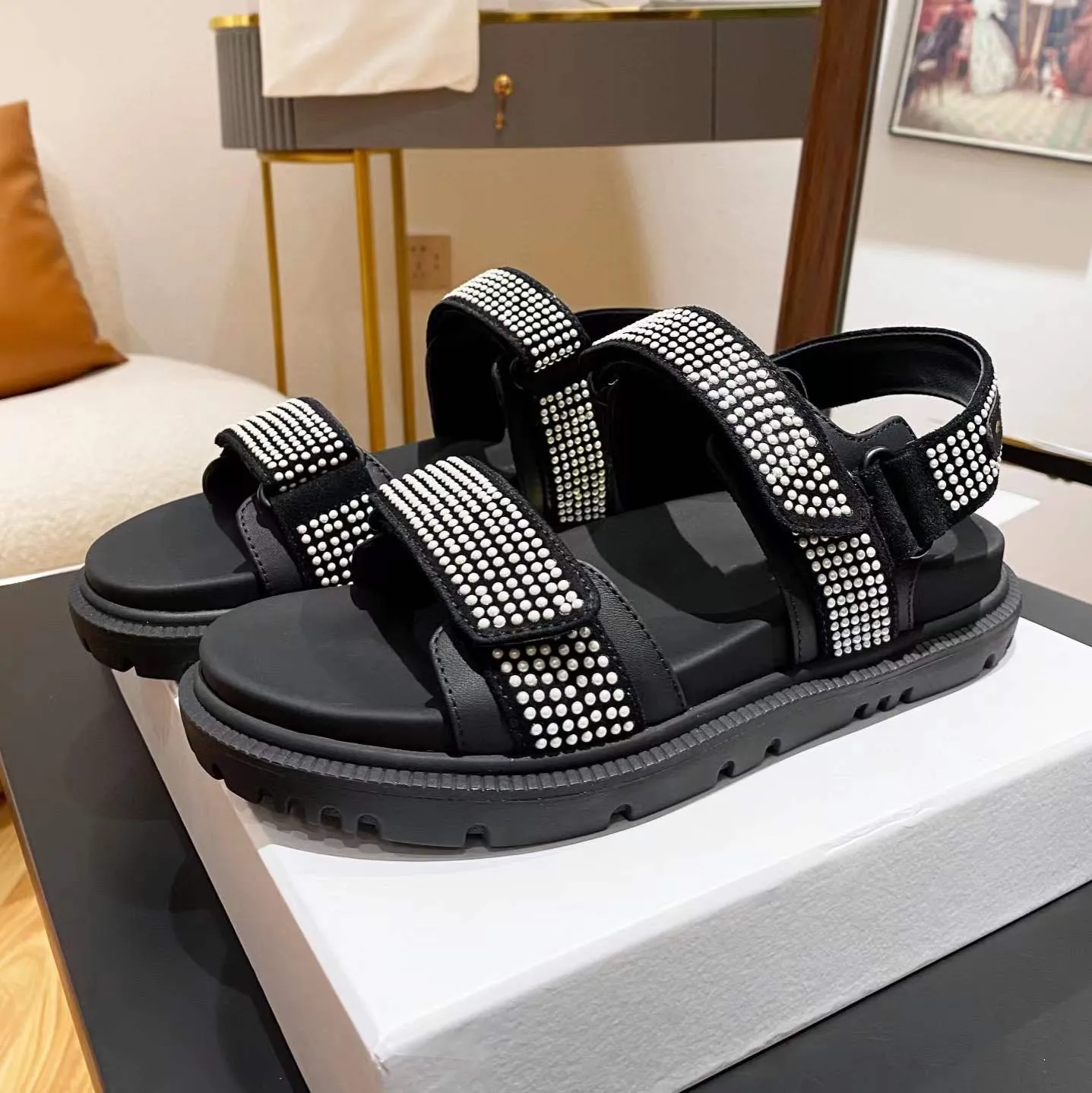 Дизайнерские женские сандалии высококачественные женские слайды хрустальная теленка кожа повседневная обувь стеганая платформа летняя пляж