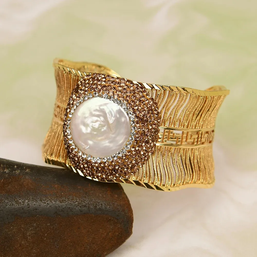 gg 보석 Big White Coin Pearl Gold Plated Bangle with Zircon 포장 와이어 드로잉 포인트 진주 팔찌 레이디 보석 240408