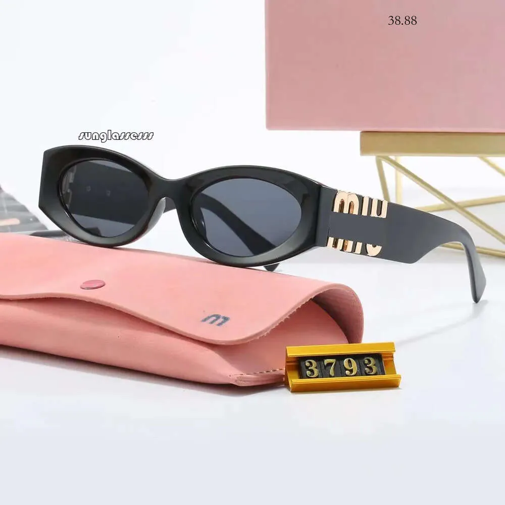 Mui Mui Lunettes de soleil Femme Designer Shades UV 400 Fashion Ornemental Lunes pour femmes Unisexe Full Full File Goggle Sungass Summer Summer Beach Holiday Sun Glass with Box