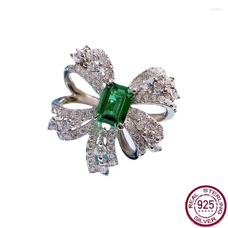 Klusterringar S925 Silver Ring Bow Emerald Luxury omgivande med hög kvalitet enkel och elegant stil mångsidig smycken för kvinnor