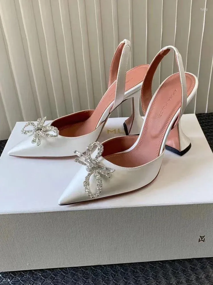 SURES Buty Amina Muaddi Rosie spiczasty palce paleniski Satin Rhinestone Clear Crystal Begum Camelia Bow Glass Wedding Party