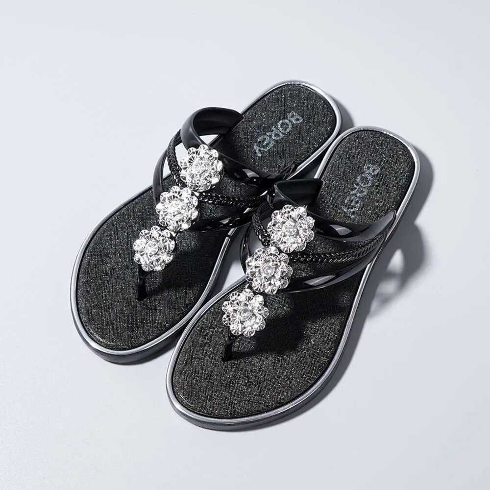 Ny stil Örringsben Kvinnor med Diamond Embellishments Beach, Casual Clip Toe Slippers för att ha på sig på utsidan, platta botten sandaler