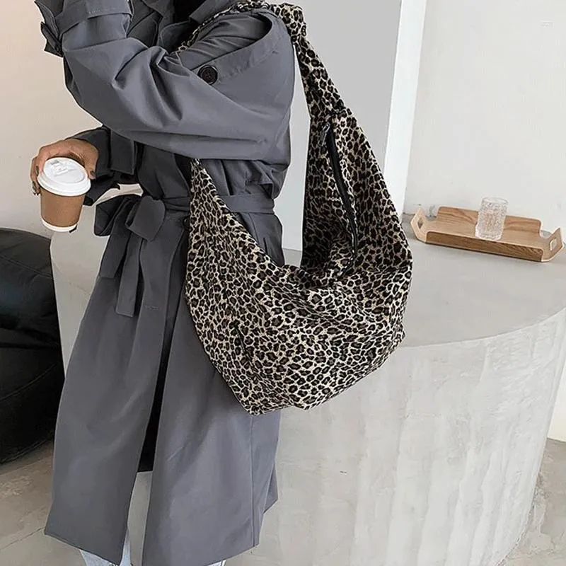 Sac de grande capacité Canvas Hands Sacs Femme Sacs Designer Hobos Leopard Femelle Tote décontractée dames crossbody épaule sac