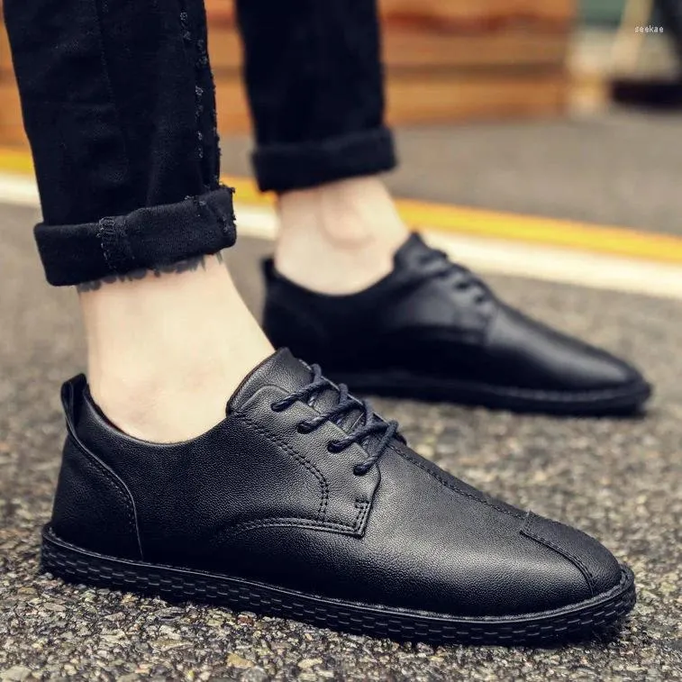 Chaussures décontractées en cuir masculin 2024 Mode d'été Rouge Zapatillas Hombre Chaussure Homme