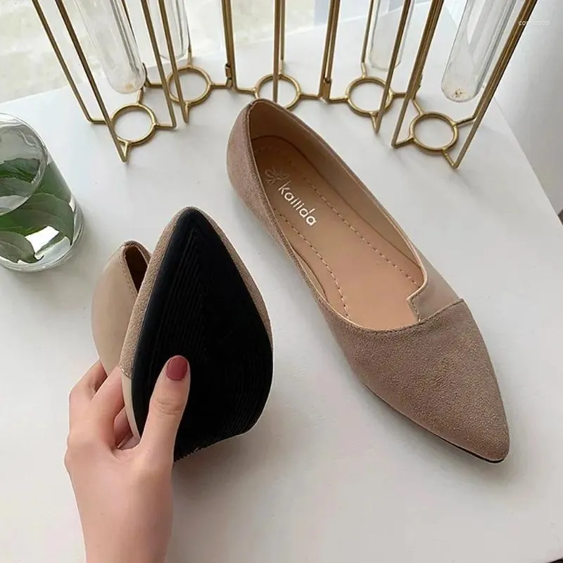 Casual Shoes Europe och USA pekade Flat Women Match Color Slip-On Lazy Single Large Size 41