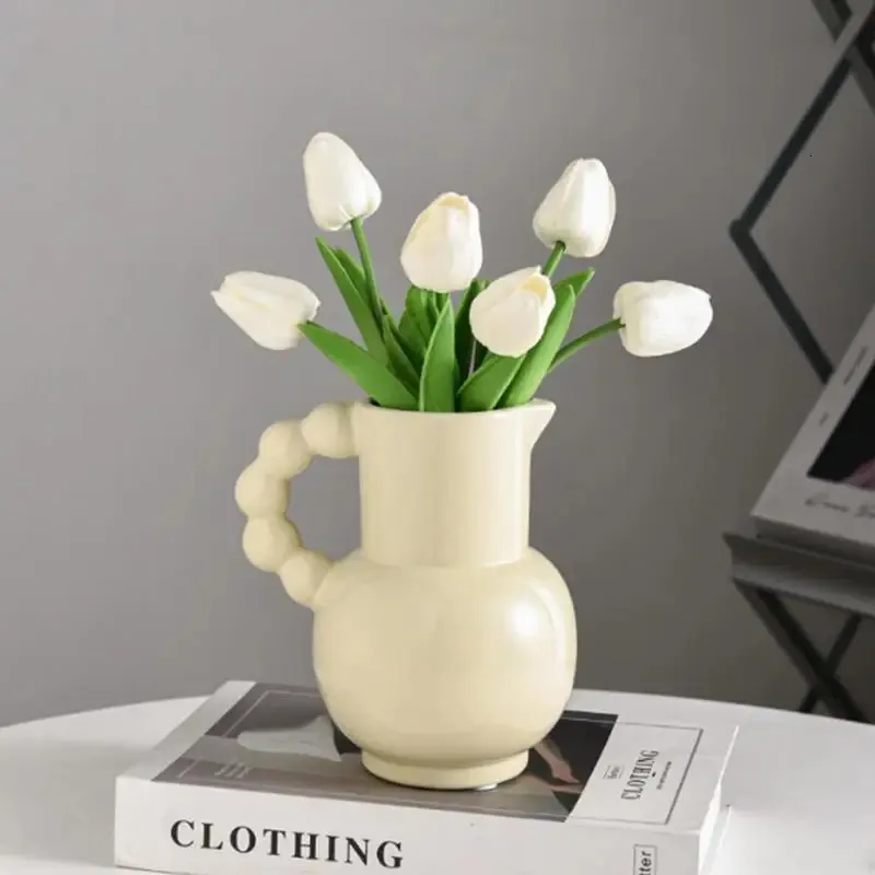 陶器の牛乳水差しの花瓶の花の花瓶の花の白いピッチャーの花瓶リビングルームの装飾棚の装飾ウェディングギフトキッチン240329
