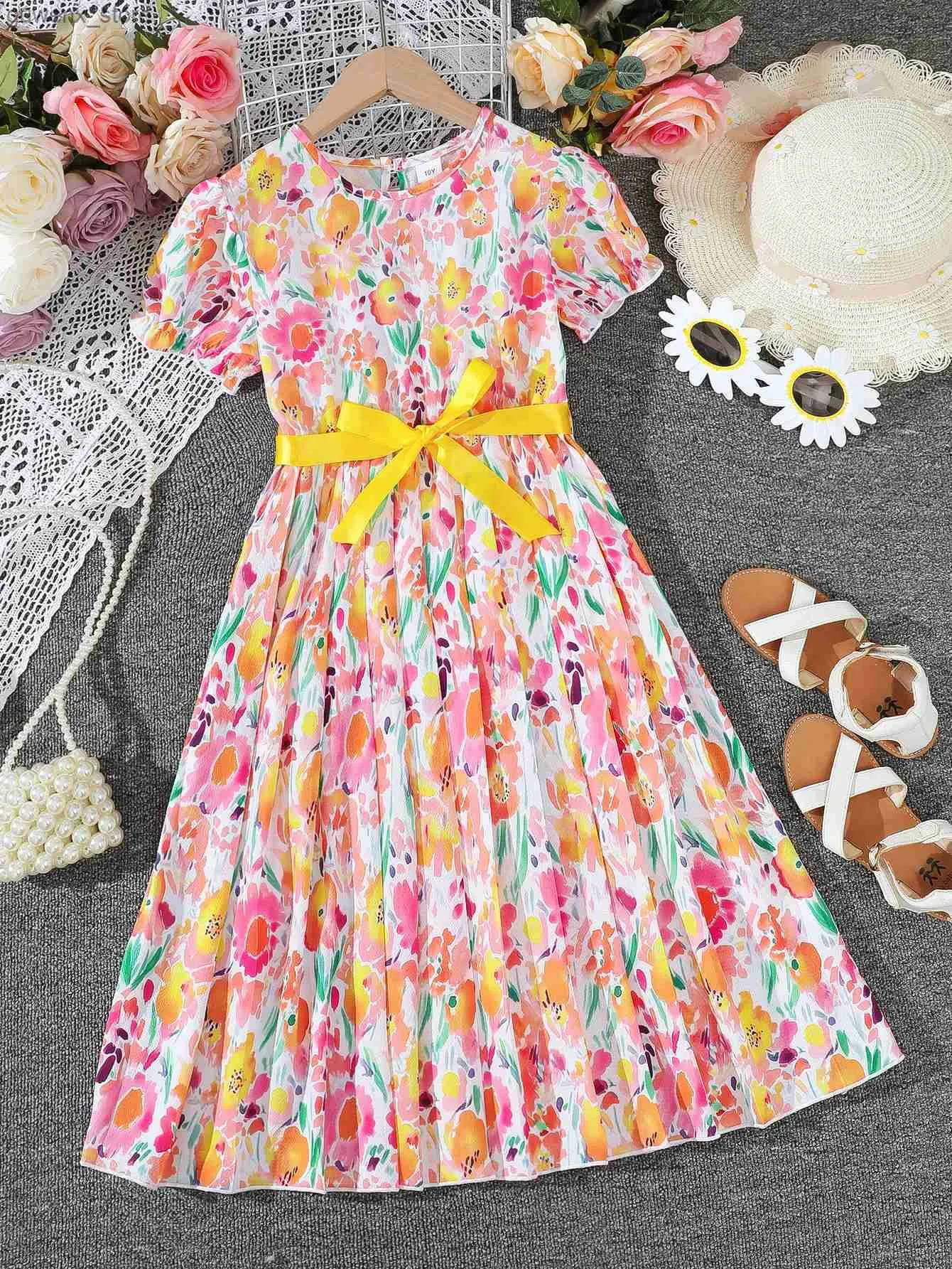 Robes de fille 2024 Nouveaux modèles Child Girl Summer Robe Floral Robe Fashion Mode à manches courtes avec Belt Beach Vacation Wear pour enfants Fille 8-12 ans Y240412