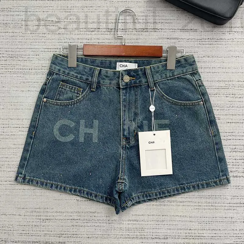 Designer de shorts femininos High End Xiaoxiang 24 Primavera/verão Novo laser Burnt Lettering cintura jeans delgado para mulheres I50A