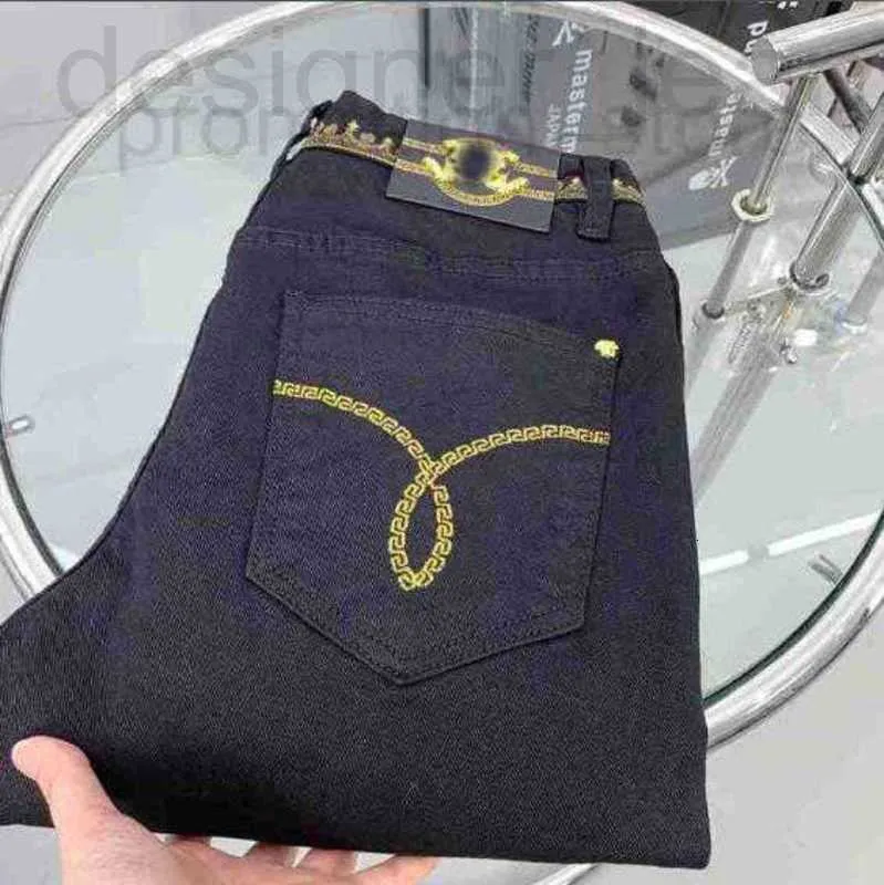 Men's Jeans designer 2024 Elastic Medusa Soft and Comfortable Official Website runway style S82N SQ15