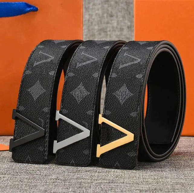 Diseñador V Belt Fashion Buckle Leather Width 3,8 cm 15 Estilo Cinturón de diseño de hombres y mujeres de alta calidad con caja AAAAA