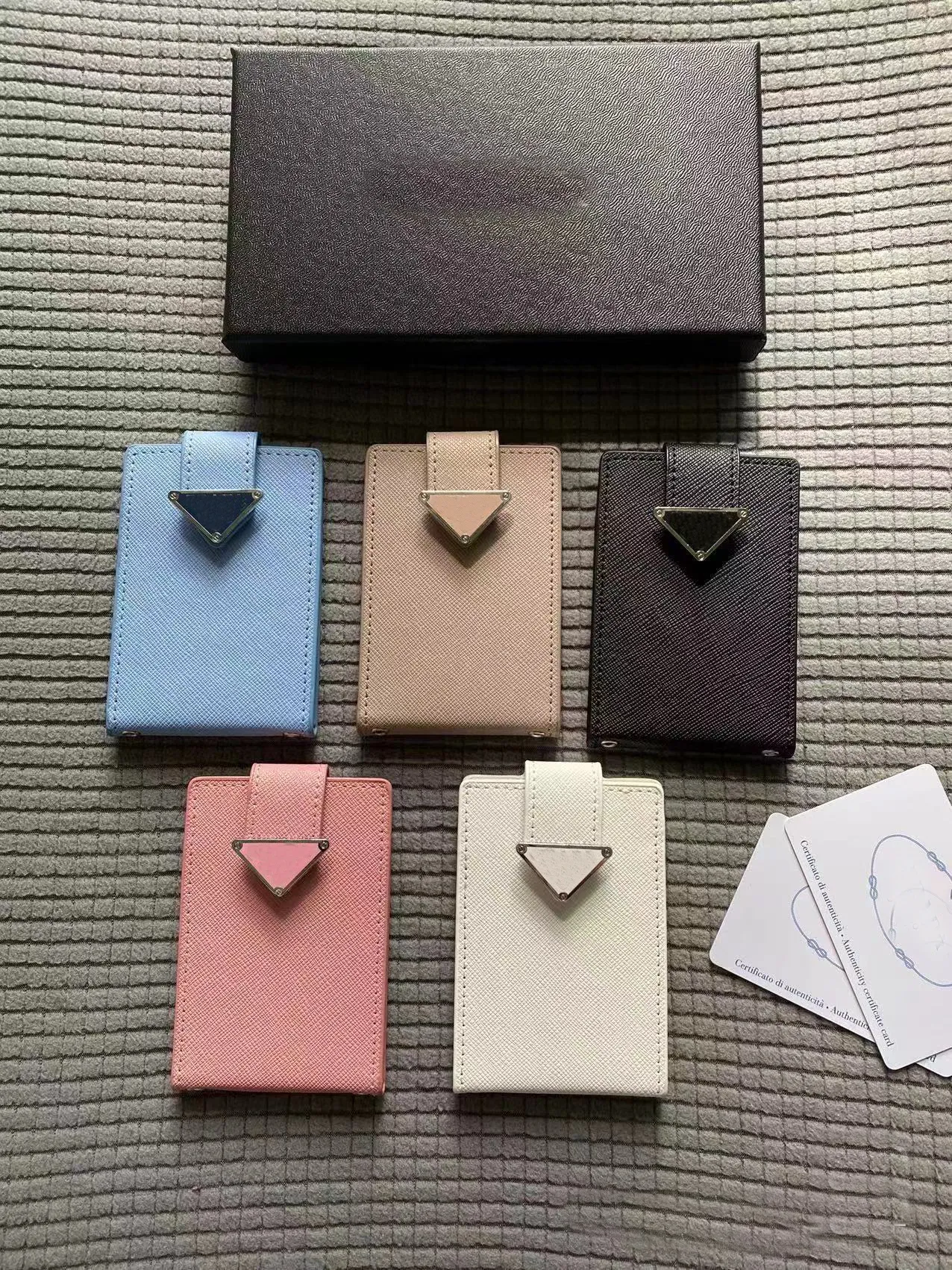 Держатель карт дизайнерских сумков может хранить удостоверение личности банковской карты и фотографии модные в одном в одном компактный портативный Unisex Card Bag Mini Wallet Triangle Brand Brand Fashion Leather Canvas