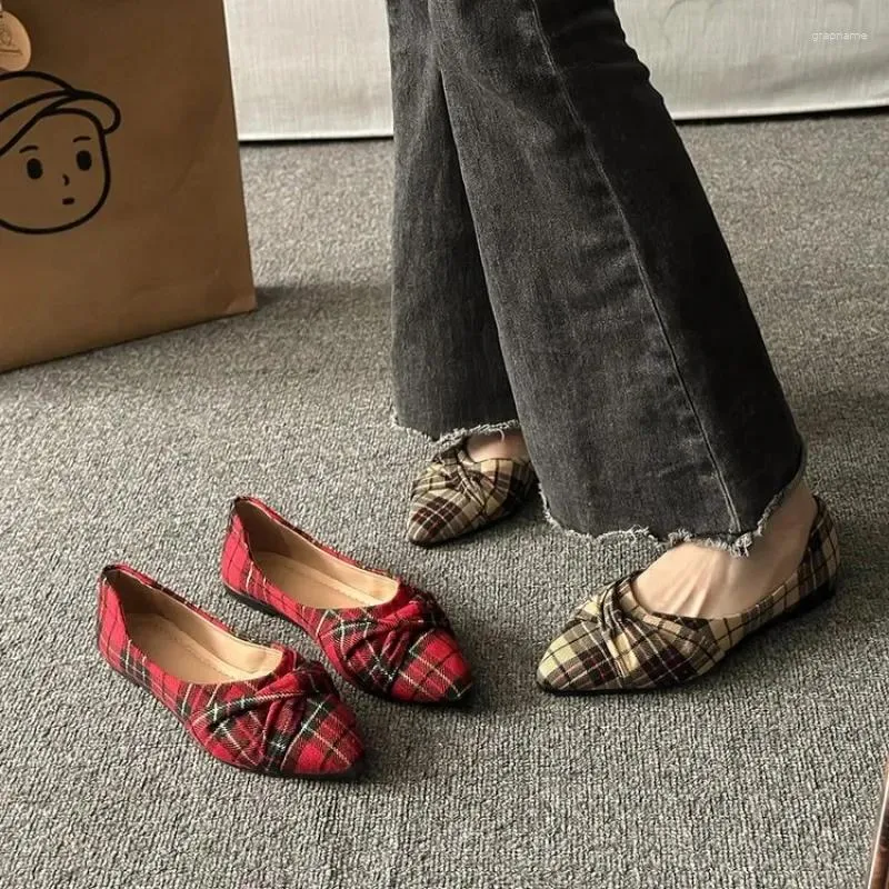 Lässige Schuhe Retro Red Plaid Mode Frauen 2024 Sprigspitz