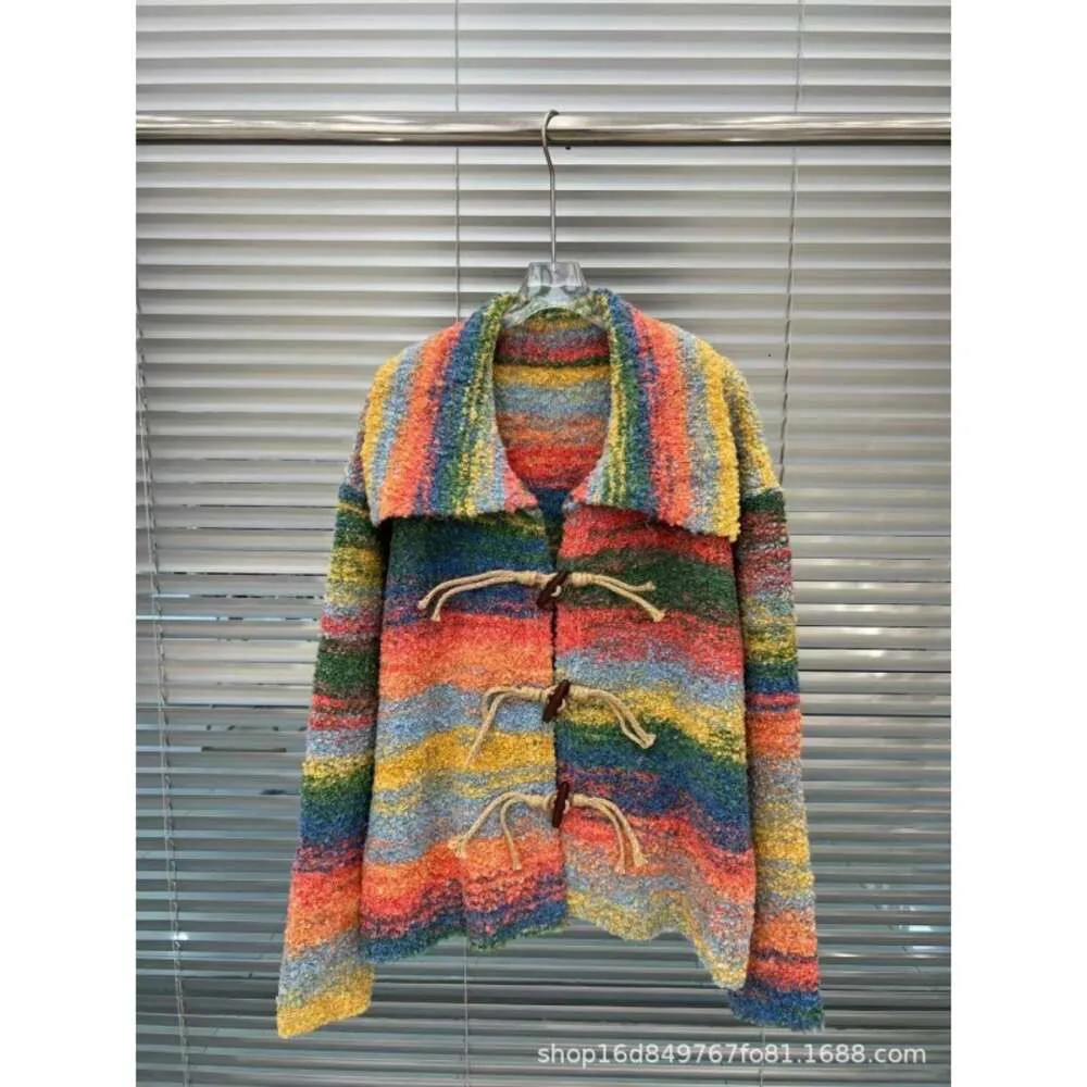 Tricot de tricots féminins avant l'automne conception de créneaux à la mode arc-en-ciel mélangé cardigan borde