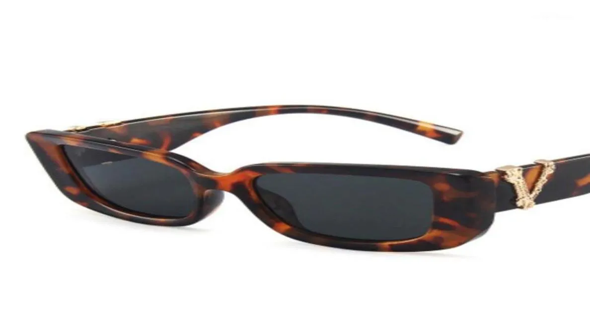 Солнцезащитные очки металлические v буквы прямоугольник для женщин 2021 Ретро -квадратный