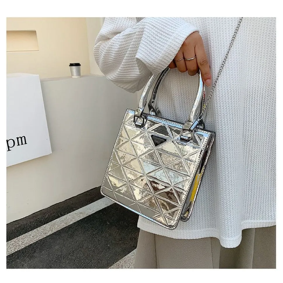 Marka All-Match Western Style Mirror Bag Kadınlar Yeni Modaya Modeli Messenger Çantası Patent Patent Deri Parlak Elmas Tek Omuz Tote 2049