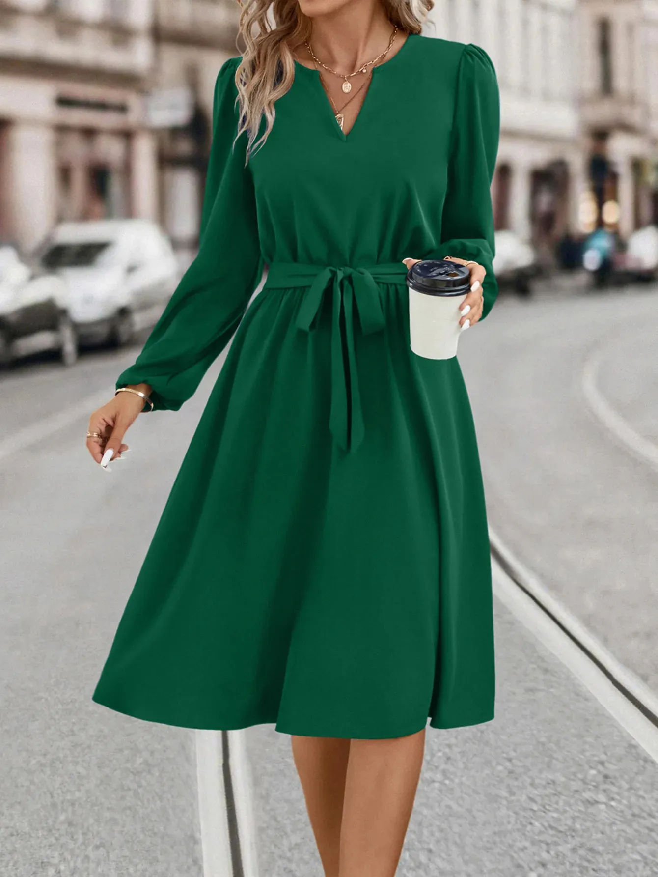 Autumn and Winter Womens mode Långärmad liten vneck bandklänning grön elegant casual midja dra vestidos 240412