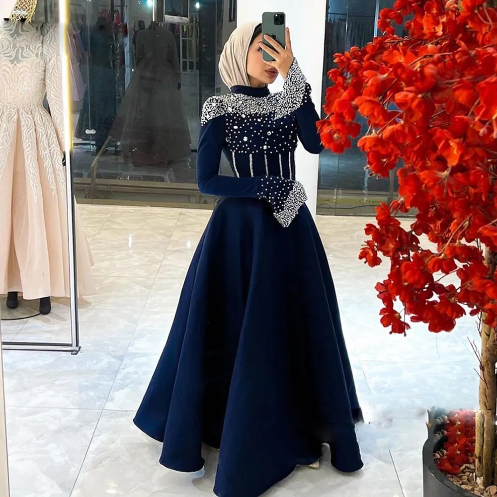 Marineblauw moslim prom jurken kralen kristal Arabische Dubai prom jurk hoge nek volle mouw vloer lengte saoedi -Arabische vrouwen speciale gelegenheid jurk