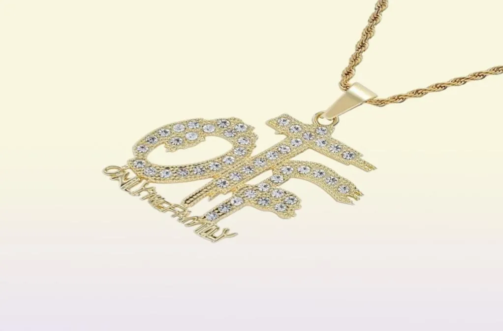 Iced Out Only the Family Pendant Halsband för män Kvinnor Luxur Designer Mens Bling Diamond Letter Pendants Letters Gold 2537512