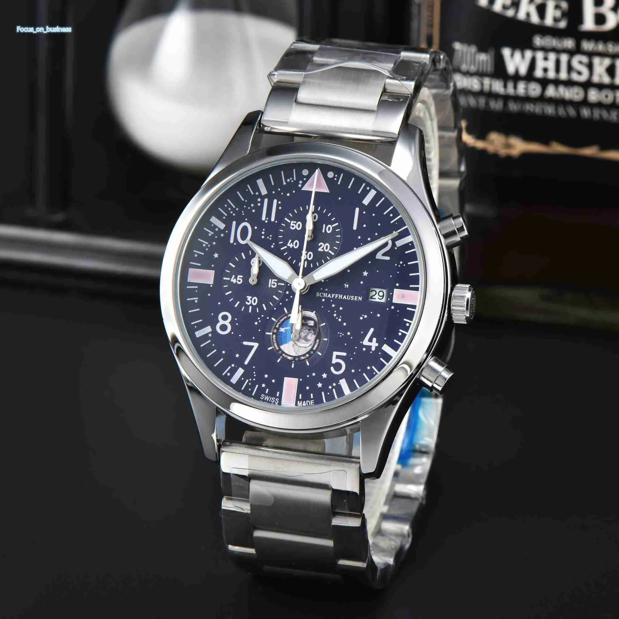 Top Luxury Mens Watch Quartz Endurance Pro Avenger Chronograph 44mm Watches Multiple Colors Rubber Men Watches Glass Wristwatches