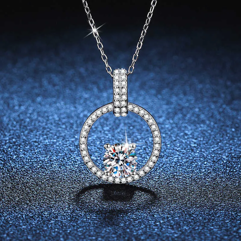 Sier S925 sterling sterling One Mosan Diamond Necklace Ring Ring Pendant Female Laidaid قليلاً مع سلسلة الترقوة الحجرية Mosan Diamond Mosan