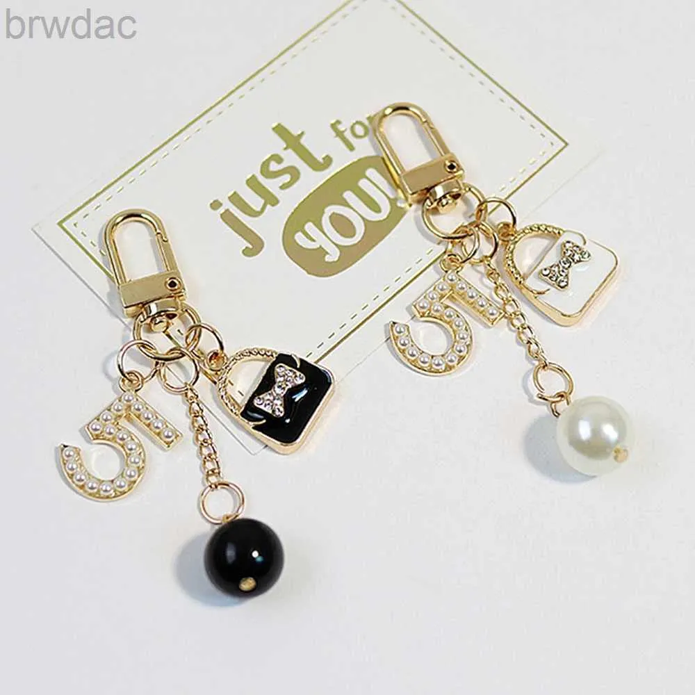 Key Rings Luxe handtas hanger Keychains Fashion Pearl Number 5 Tassel Keyring voor vrouwen Bag ornament auto Key Chains Sieraden Accessoires 240412
