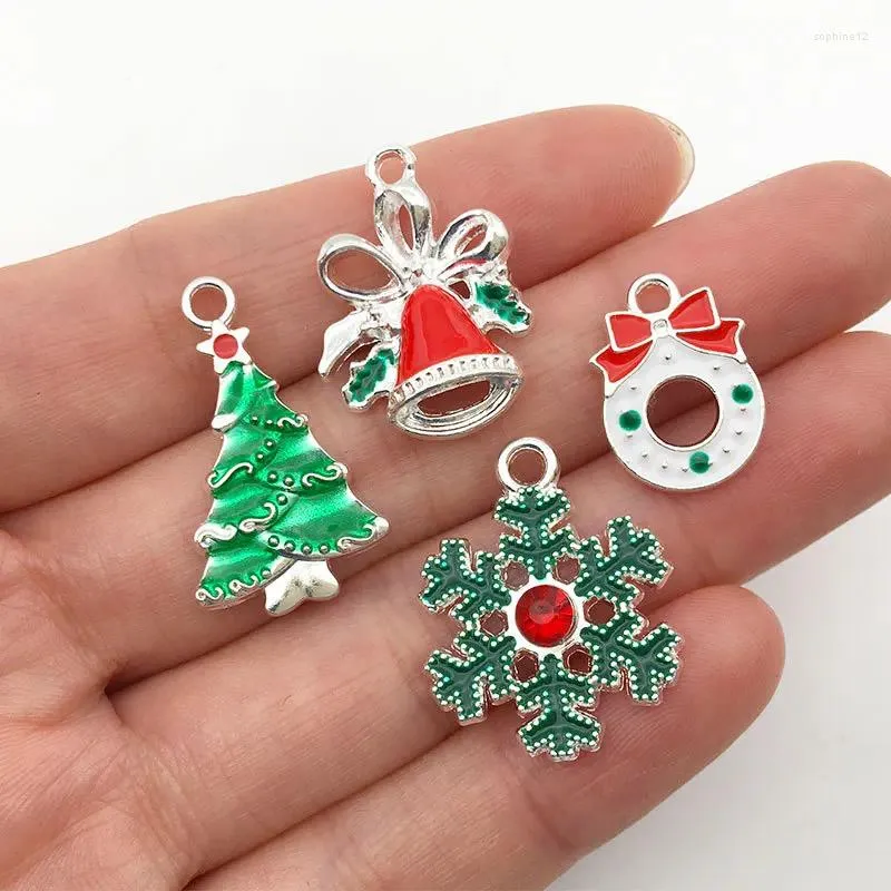 Decoratieve beeldjes kerstboom sneeuwvlok bell diy legering accessoires armband ketting sleutelhanging kleine hangende druppelolie